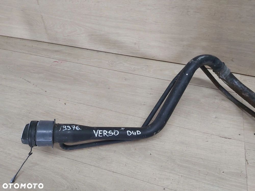 Toyota VERSO wlew paliwa rura wlewu d4d - 2