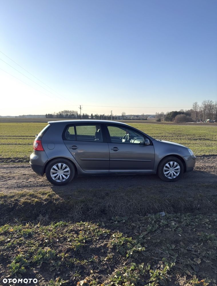 Volkswagen Golf 1.6 FSI Trendline - 6
