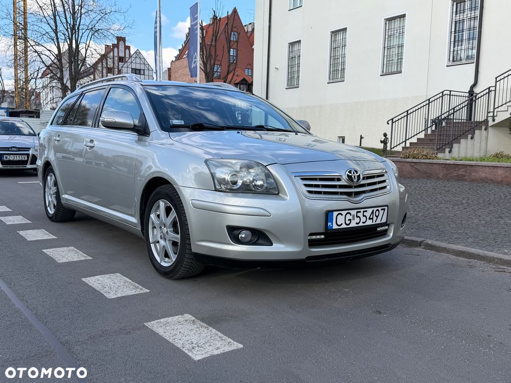Toyota Avensis 2.0 D-4D - 1