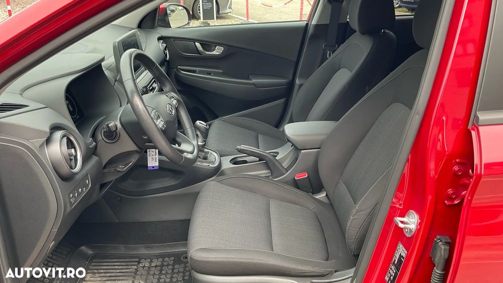 Hyundai KONA - 12