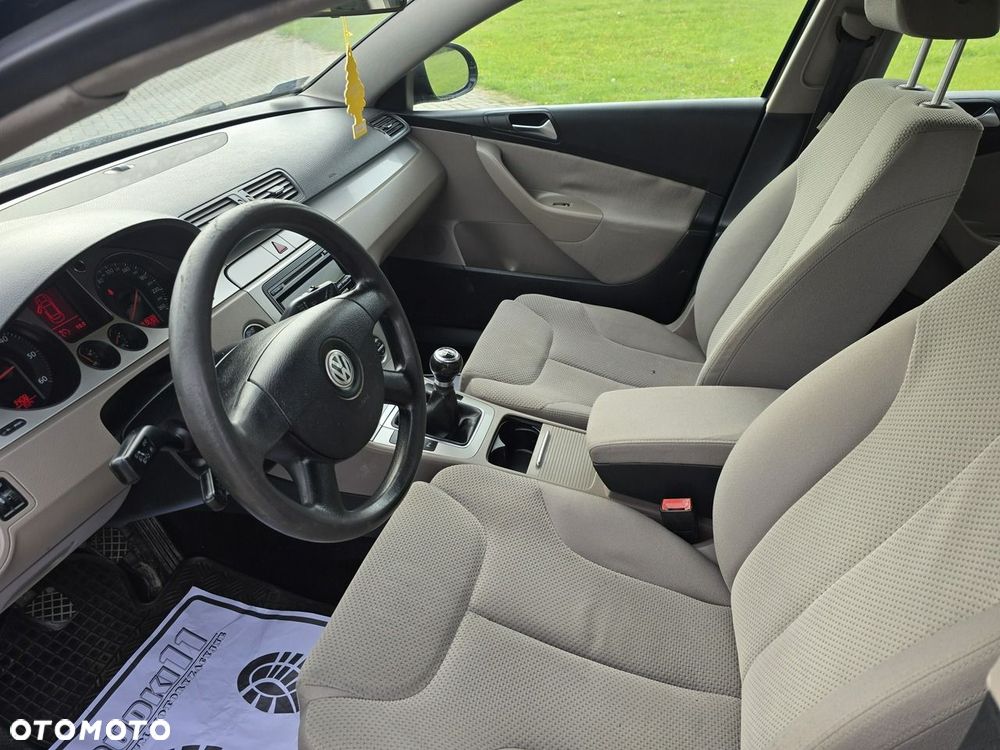 Volkswagen Passat - 16