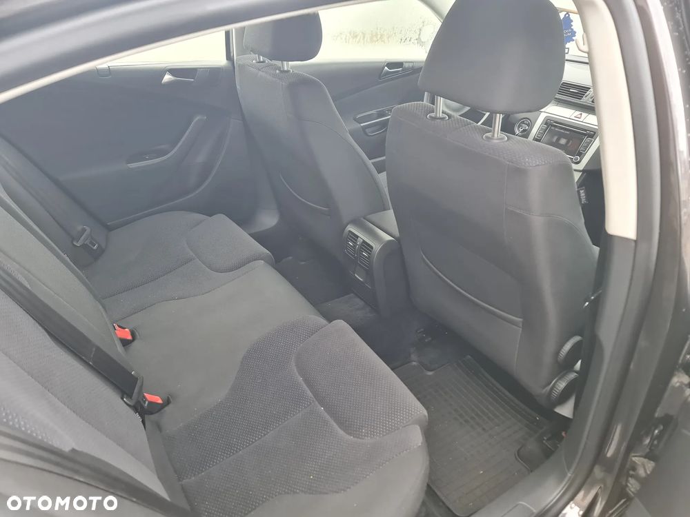 Volkswagen Passat 2.0 TDI DPF R-Line Edition - 18