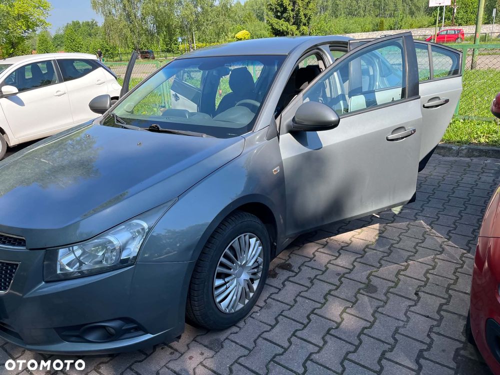 Chevrolet Cruze 1.6 Base - 10