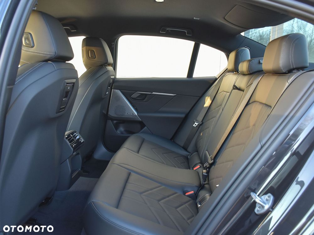 BMW Seria 5 520d xDrive - 14