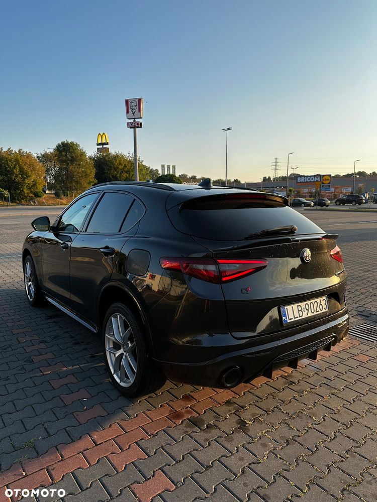 Alfa Romeo Stelvio 2.0 Turbo 16V AT8-Q4 Veloce - 3