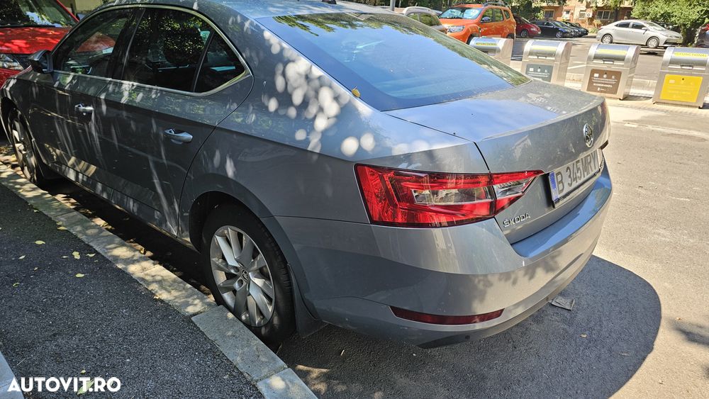 Skoda Superb 2.0 TDI Ambition - 2
