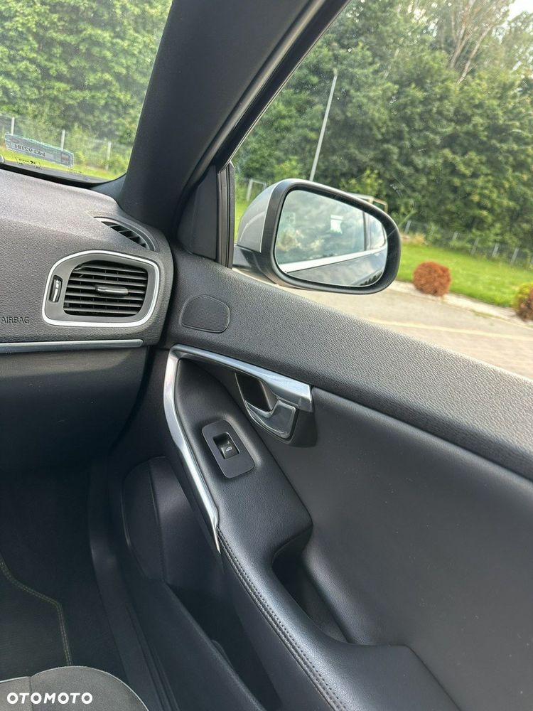 Volvo V40 - 24