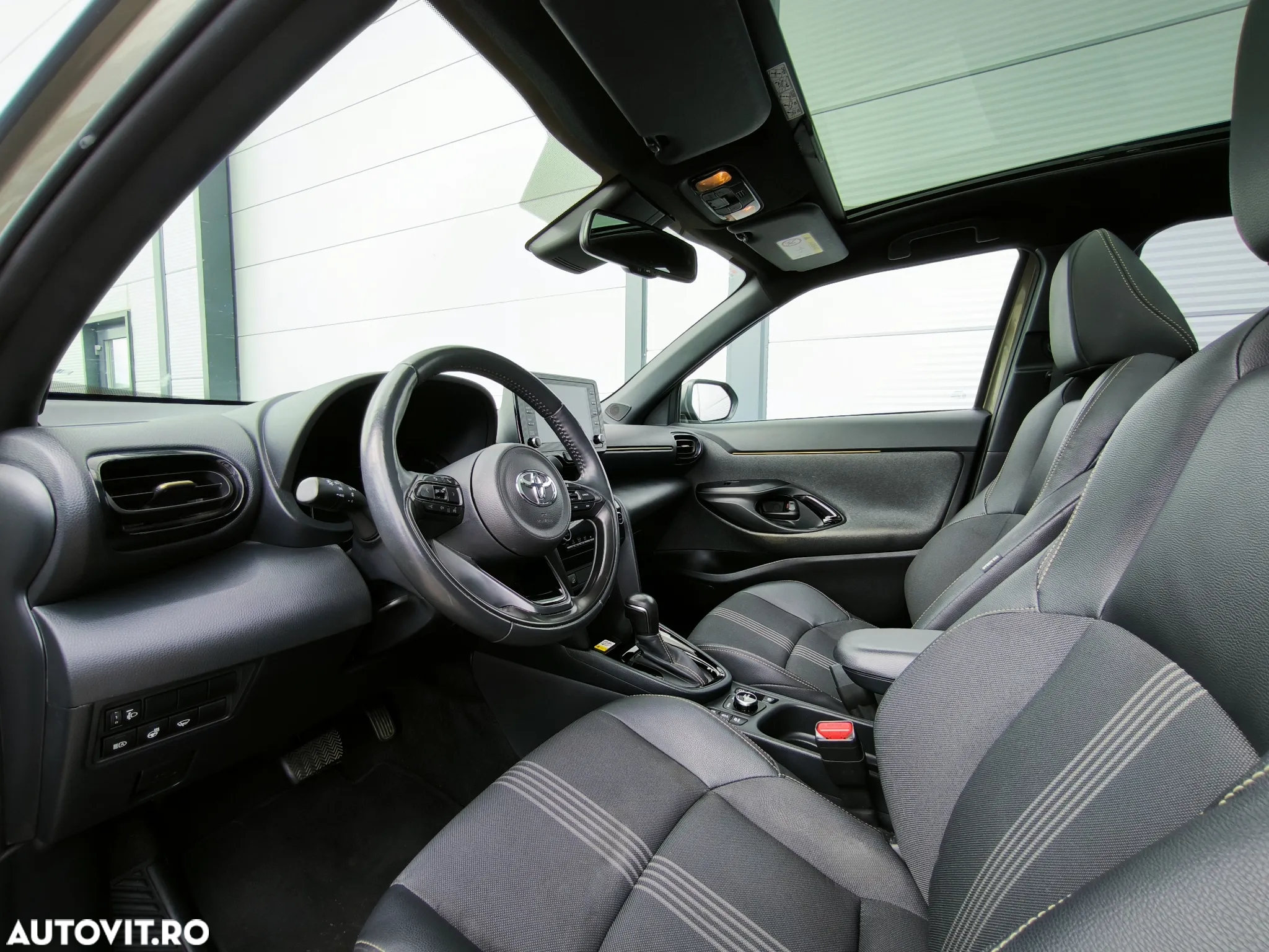 Toyota Yaris Cross 1.5 VVT-i HSD 4x4 Exclusive Adventure - 8