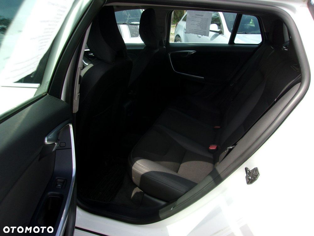 Volvo V60 D3 Momentum - 21