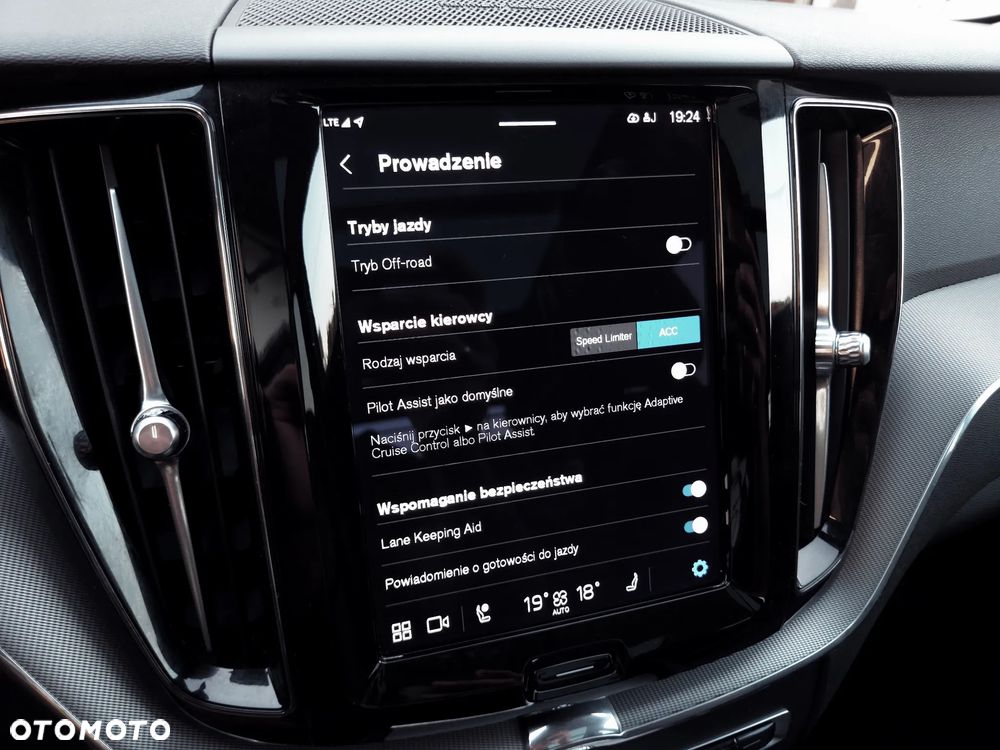 Volvo XC 60 B4 D AWD Plus Dark - 36