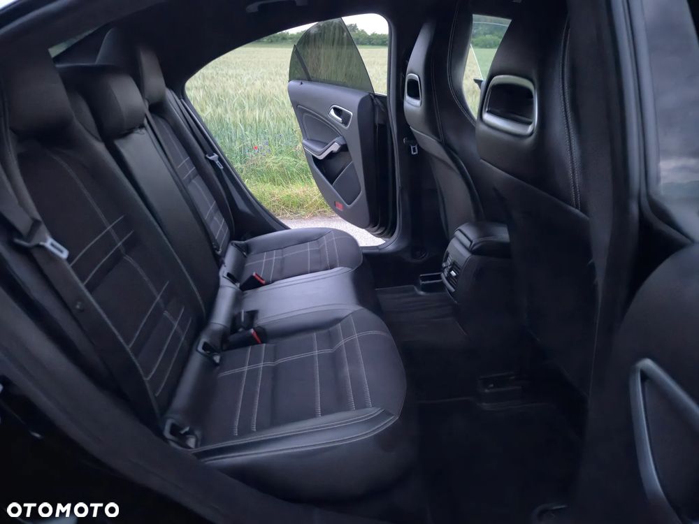 Mercedes-Benz CLA 200 7G-DCT - 34