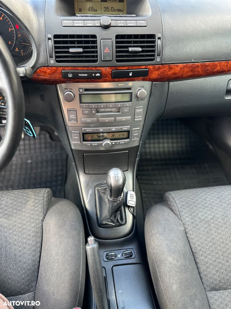 Toyota Avensis 2.0 D-4D - 17