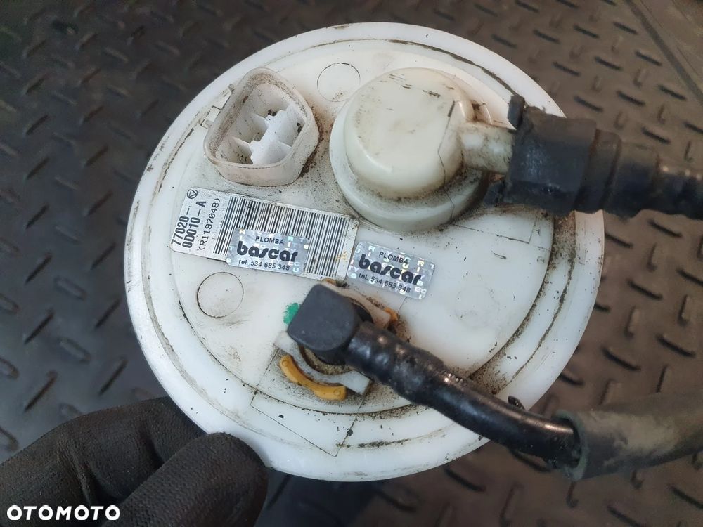 TOYOTA YARIS I 1.3 / 1.0 POMPA PALIWA 77020 0D010 A POSIADAM 2 SZT - 2