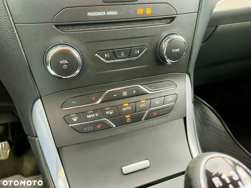 Ford S-Max - 32
