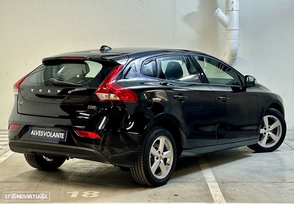 Volvo V40 2.0 D2 Momentum - 4