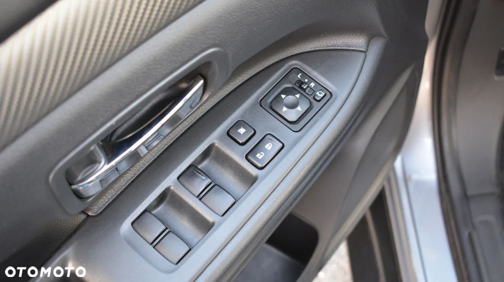 Mitsubishi Outlander - 27