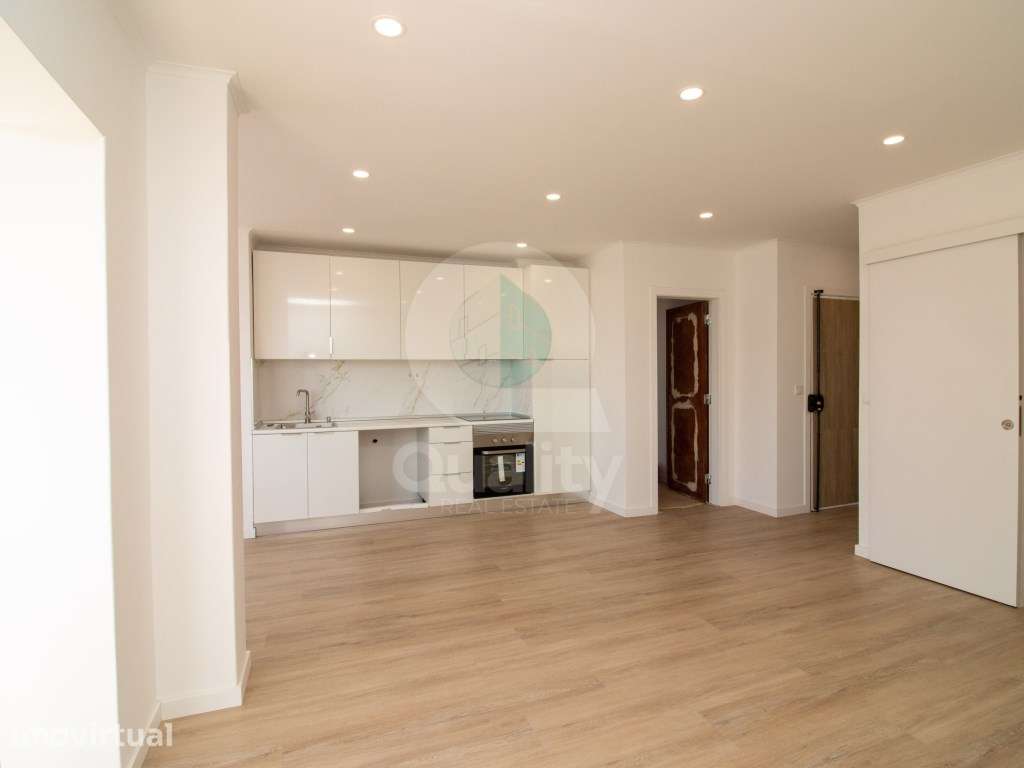 Apartamento T3 Totalmente Renovado - Rua principal da Avenida do Bo... - Grande imagem: 3/33
