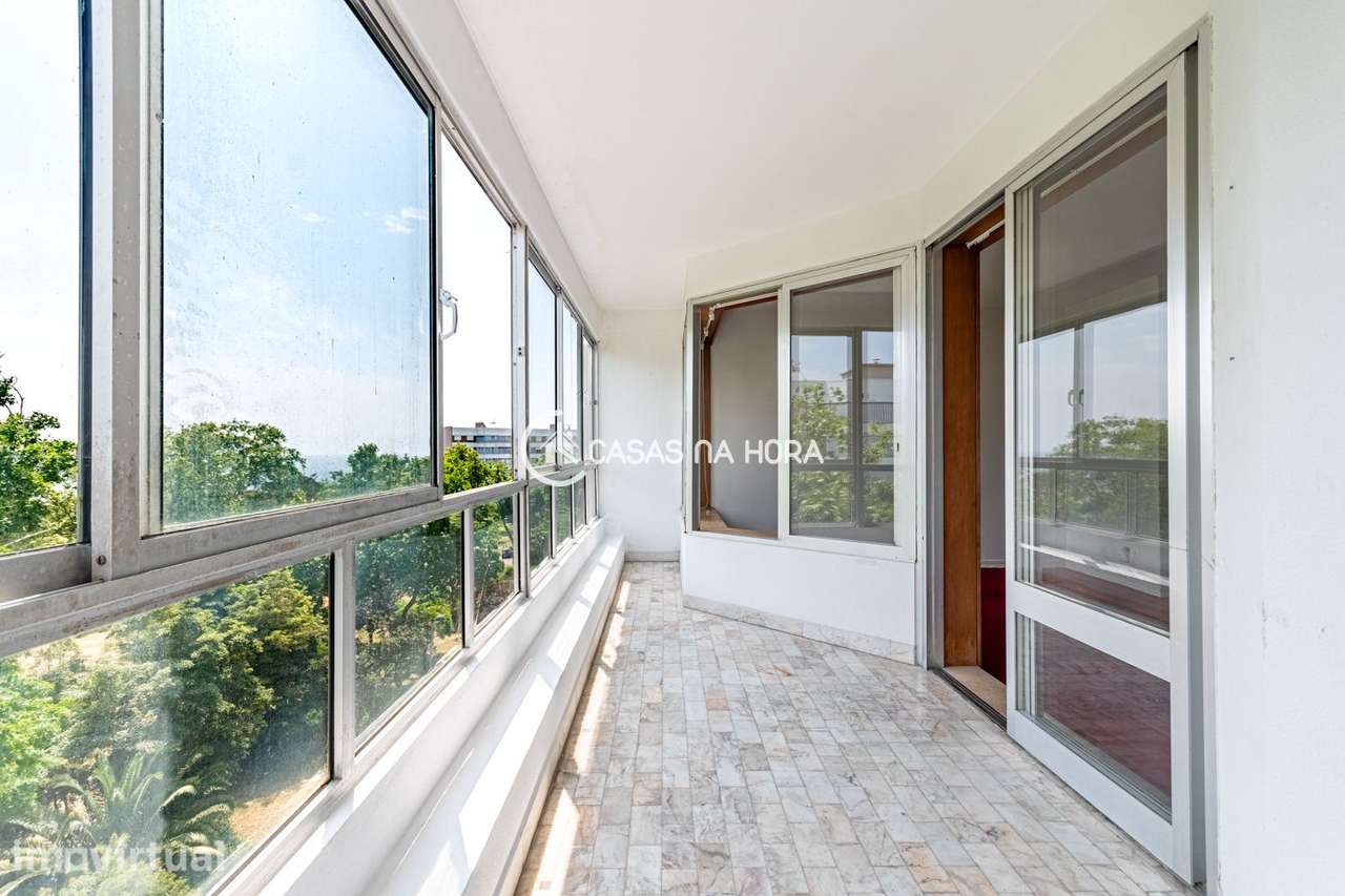 Apartamento T2 para renovação com vista mar  Alto da Barra, Oeiras - Grande imagem: 2/23