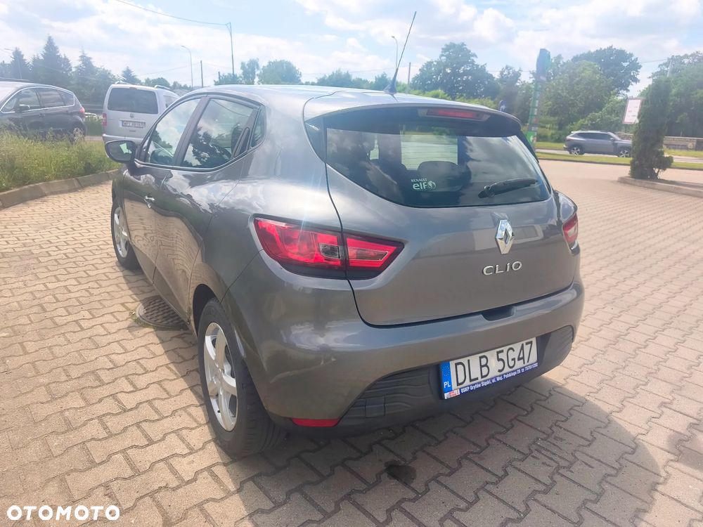 Renault Clio 1.2 16V 75 Life - 12