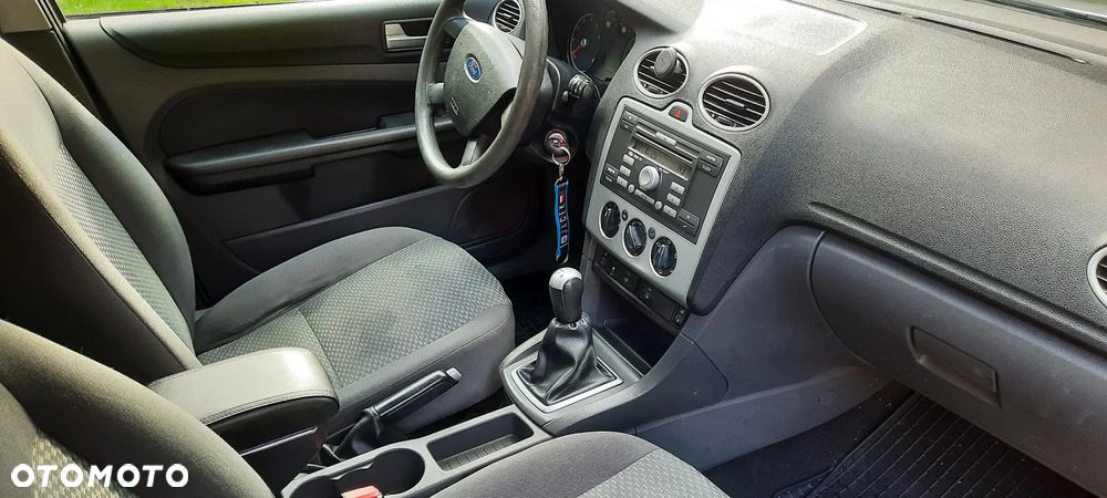 Ford Focus 1.6 Ambiente - 9