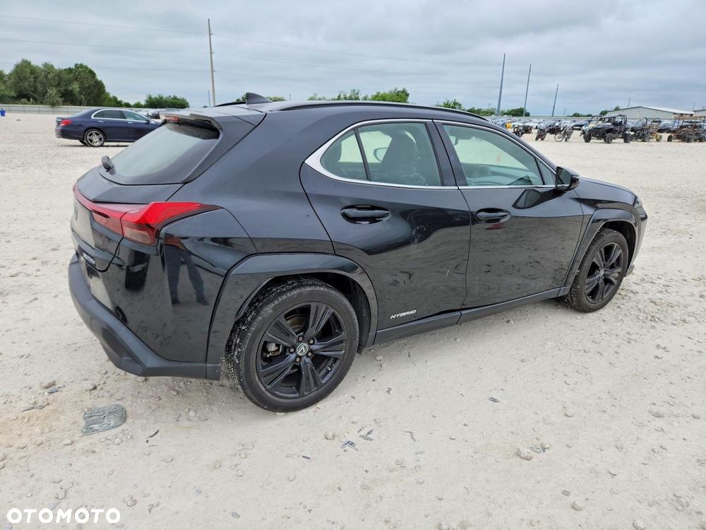 Lexus UX - 5