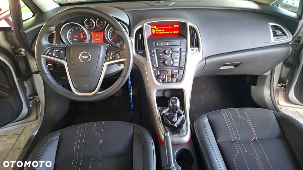 Opel Astra 1.4 Turbo 150 Jahre - 5