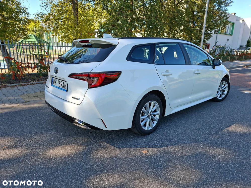 Toyota Corolla ver-1-8-hybrid-active - 5