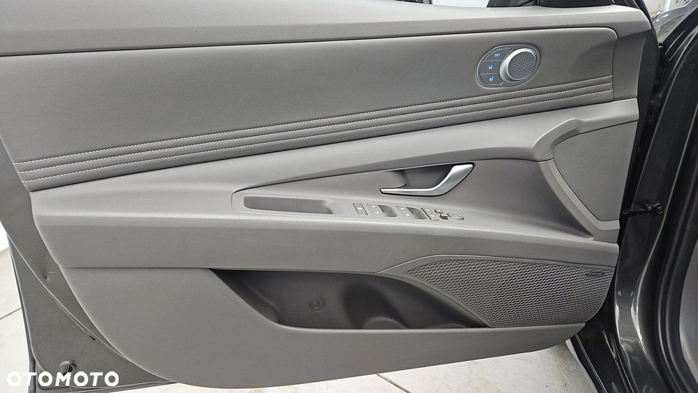 Hyundai Elantra 1.6 Executive CVT - 10
