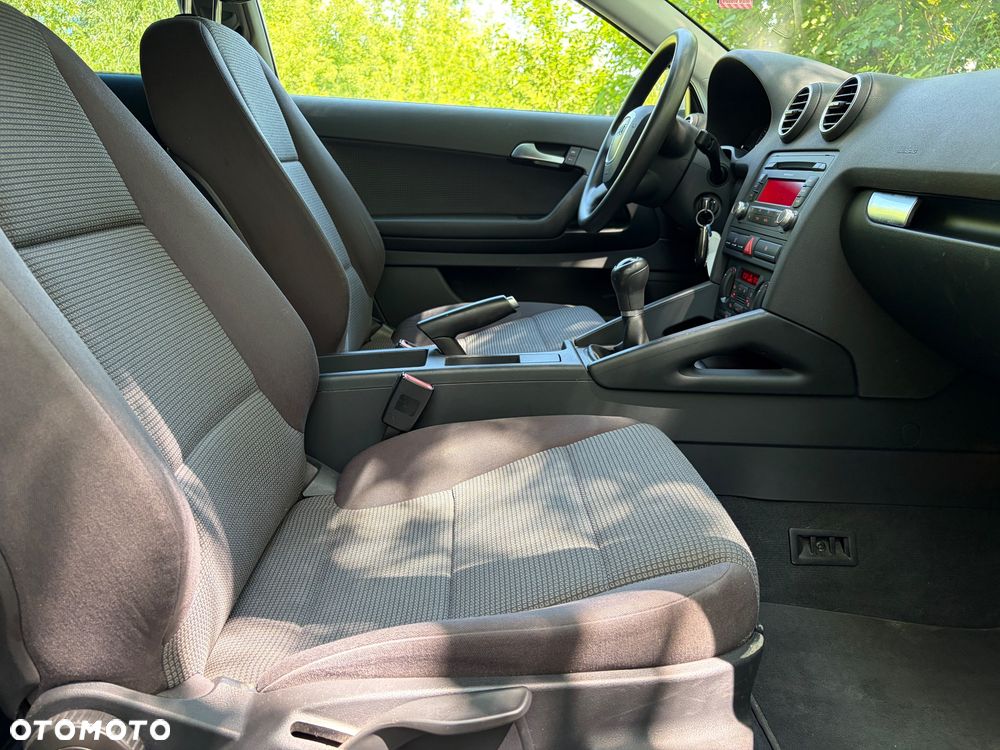 Audi A3 3-drzwiowe 1.6 Attraction - 22