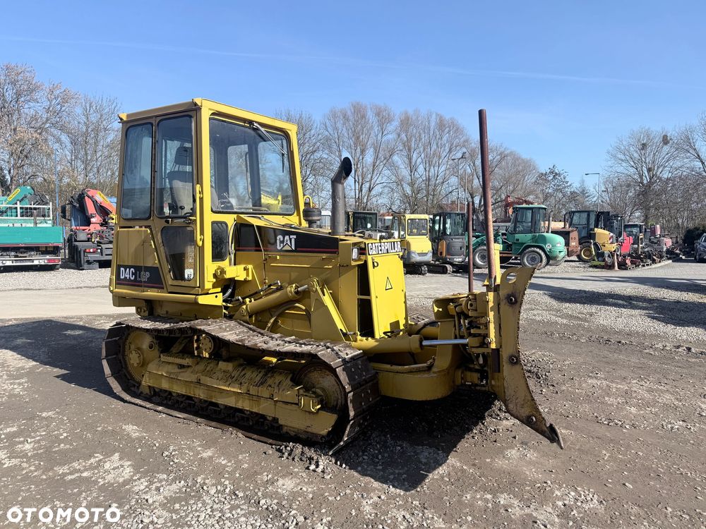 Caterpillar CAT D4C - 11