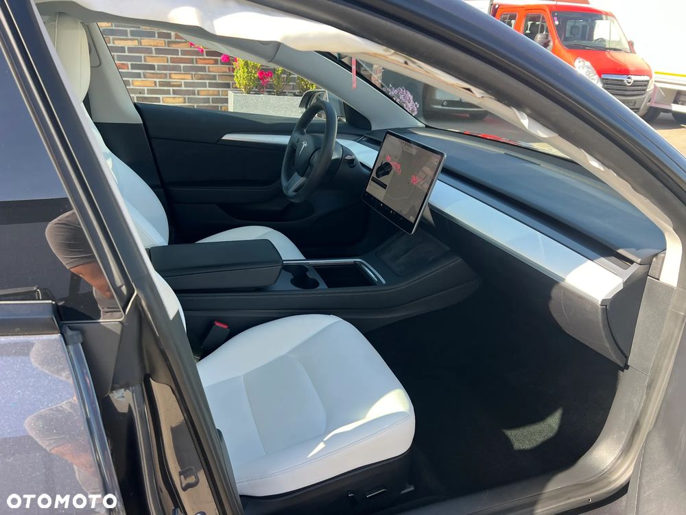 Tesla Model 3 - 16