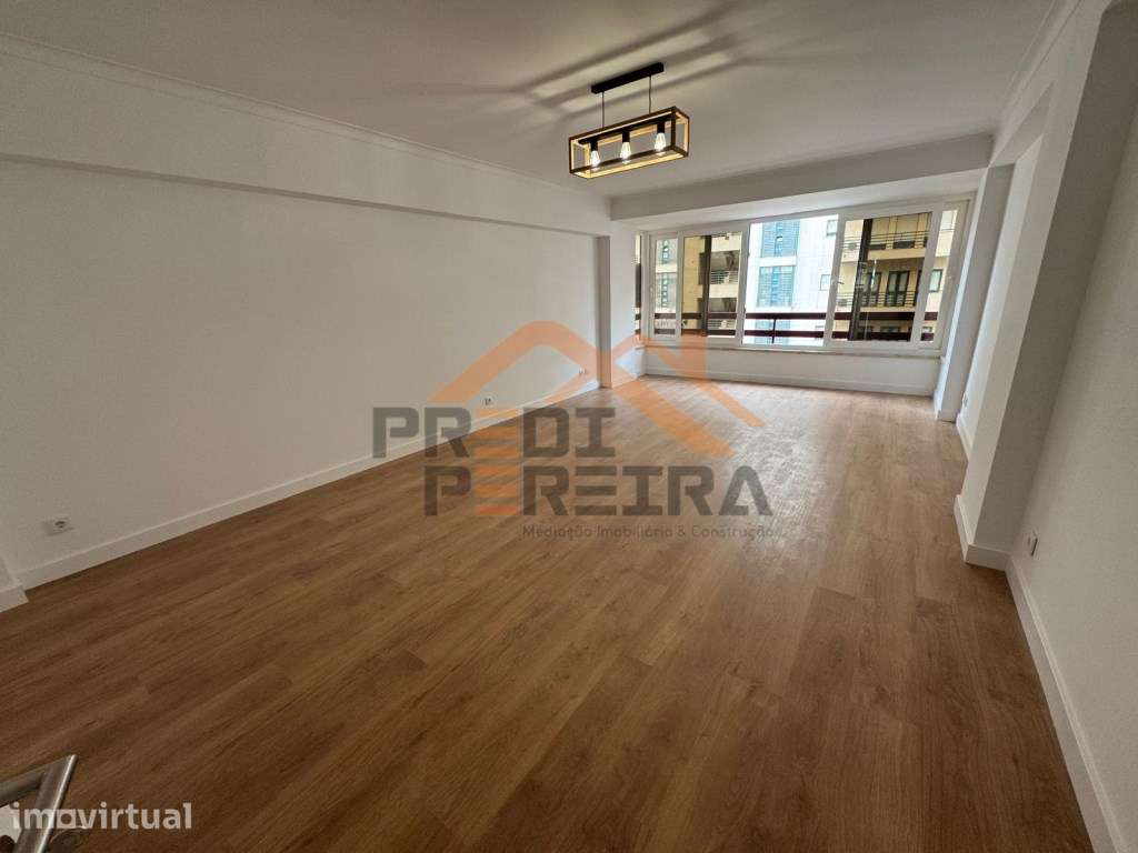 Situado nas Laranjeiras, São Domingos de Benfica, T3 remodelado com... - Grande imagem: 4/37