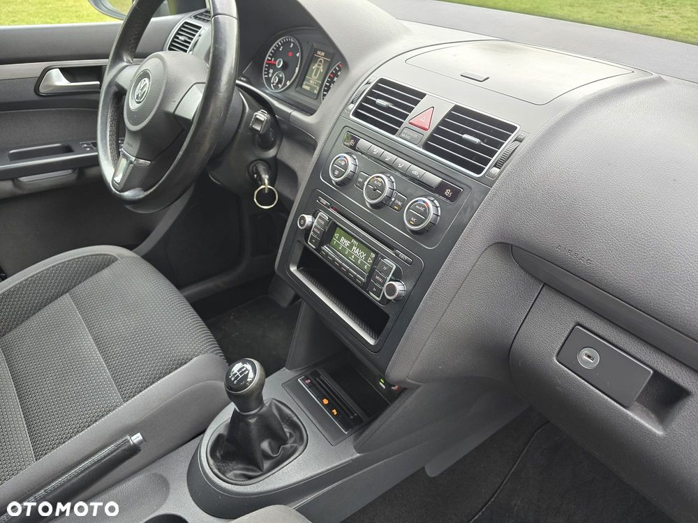 Volkswagen Touran - 27