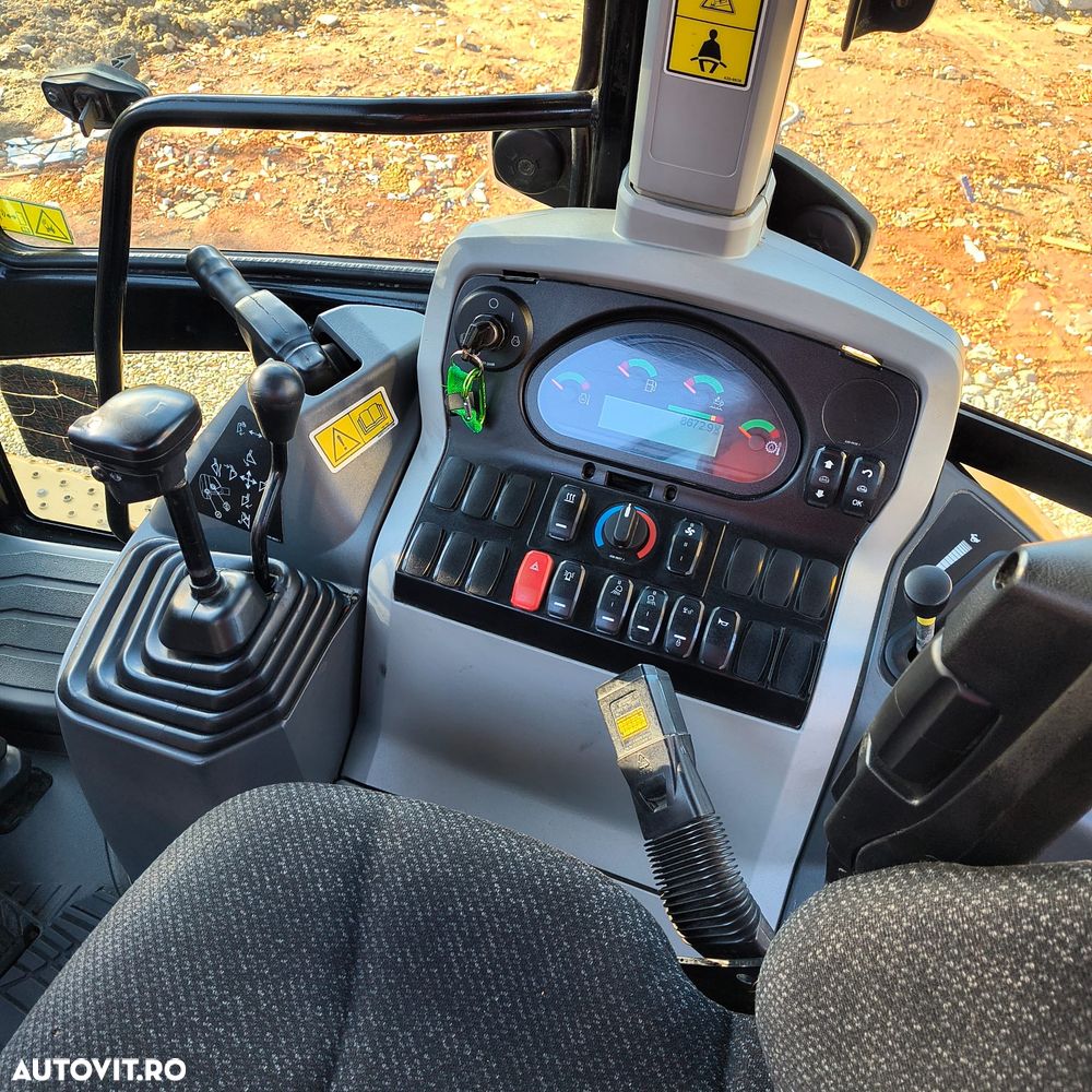 Cat 428F - 8