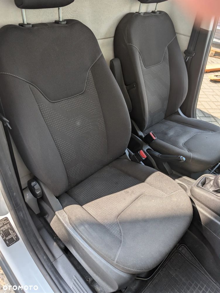 Ford Transit Courier - 25