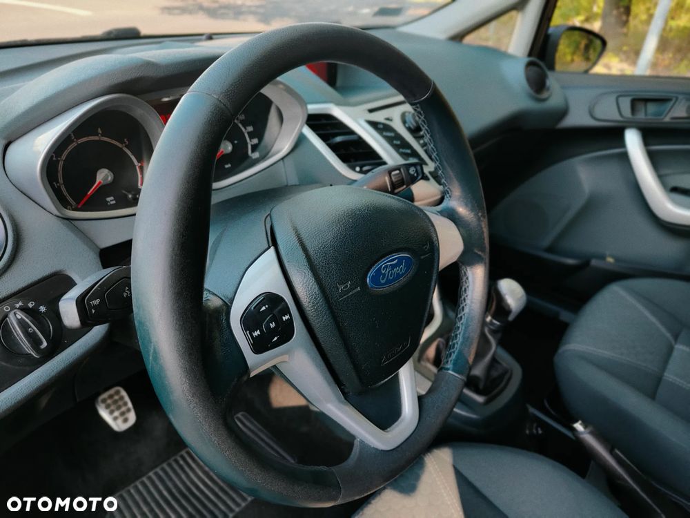 Ford Fiesta - 23