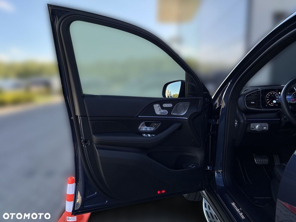Mercedes-Benz GLS - 12