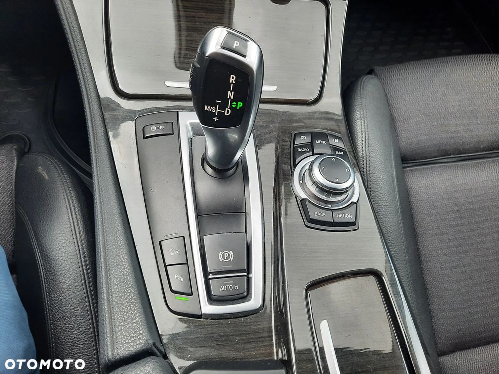 BMW Seria 5 530d xDrive - 28
