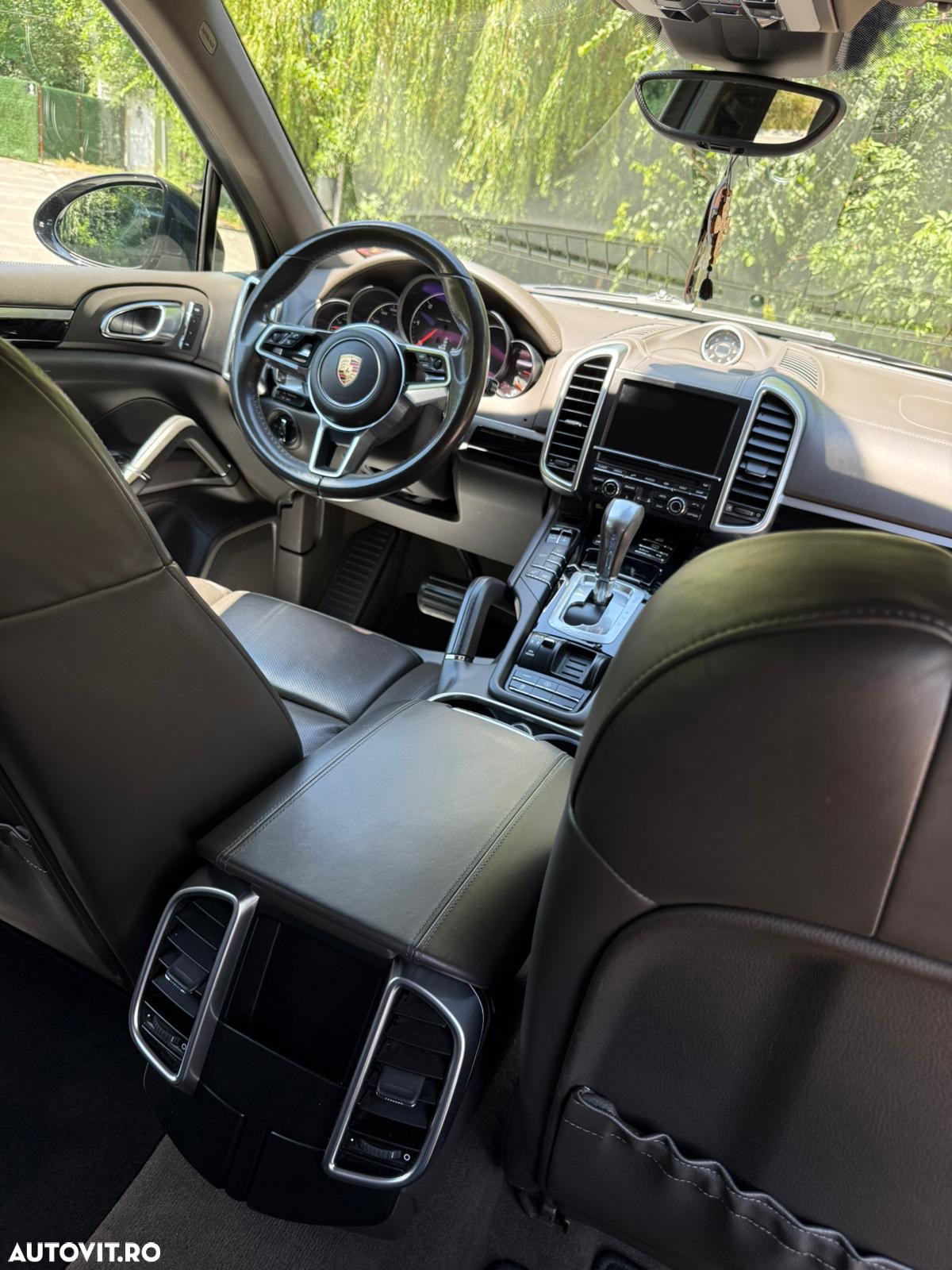 Porsche Cayenne 3.0 L - 13
