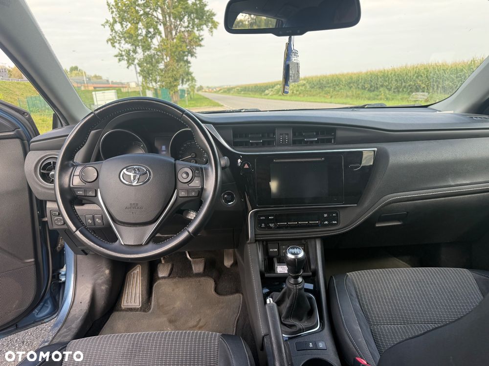 Toyota Auris - 11