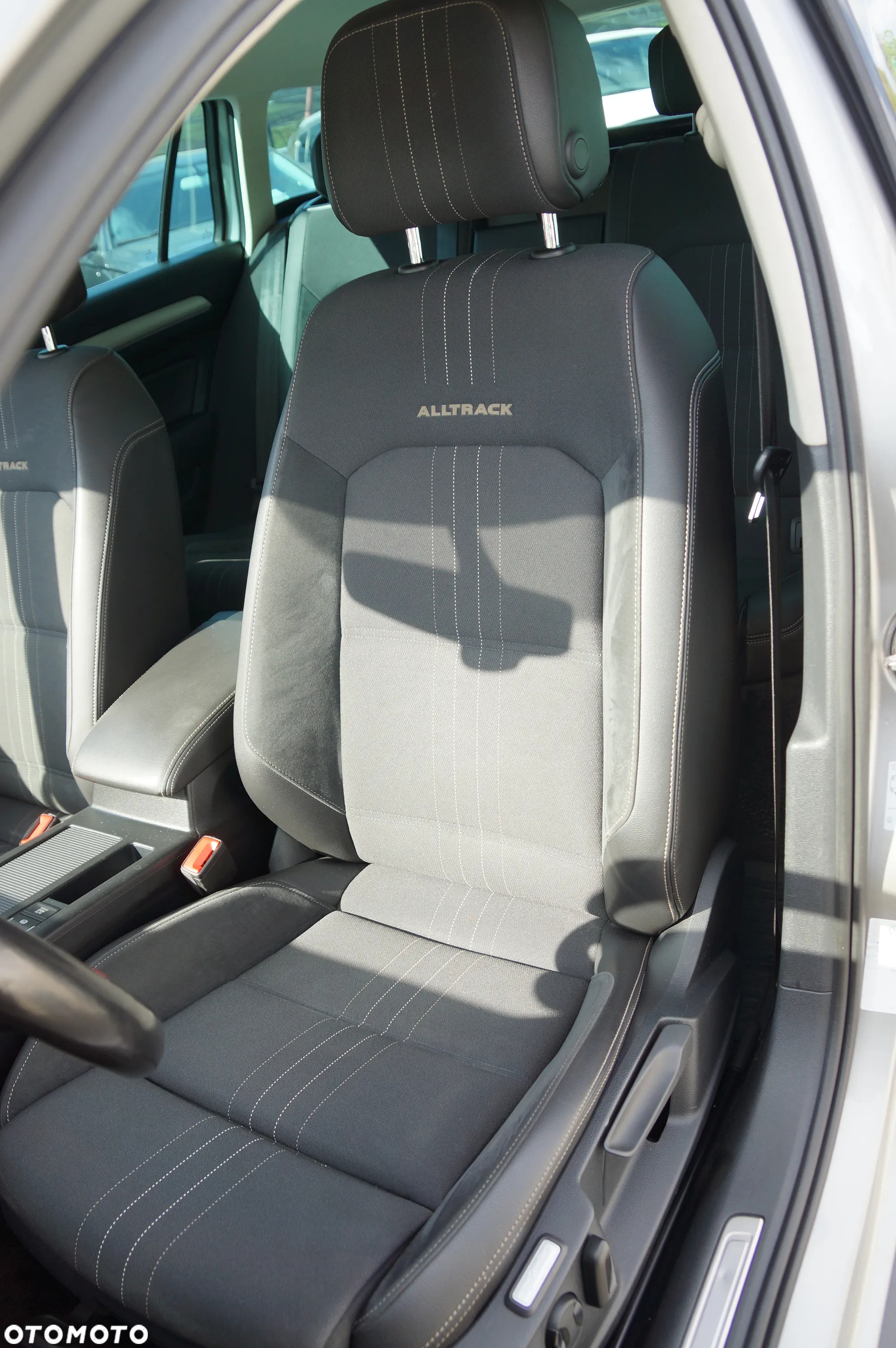 Volkswagen Passat Variant 2.0 TDI SCR DSG 4Motion Alltrack - 24