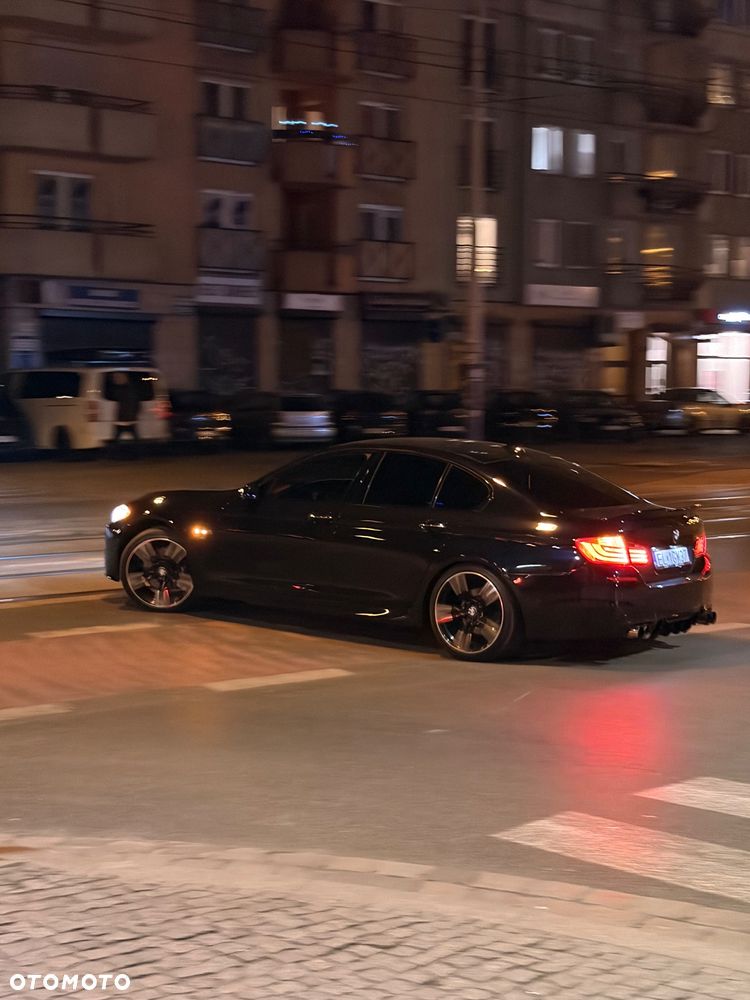 BMW Seria 5 525d xDrive - 24
