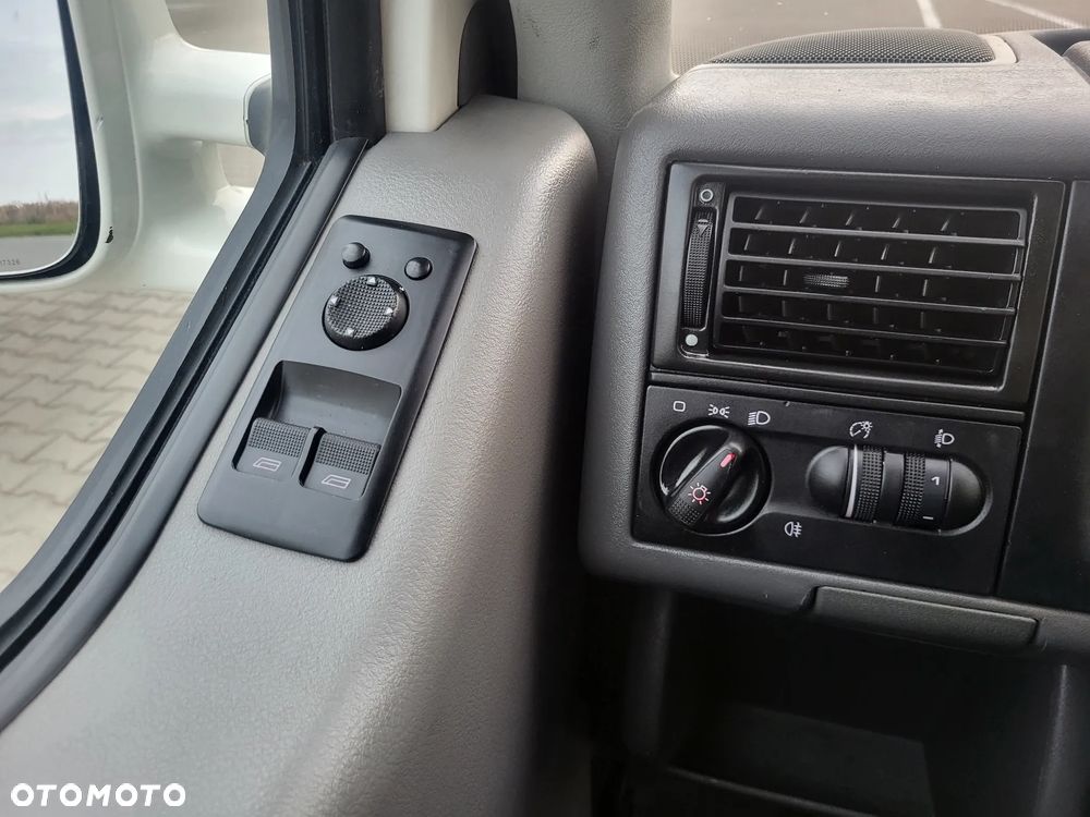 Volkswagen Transporter - 17