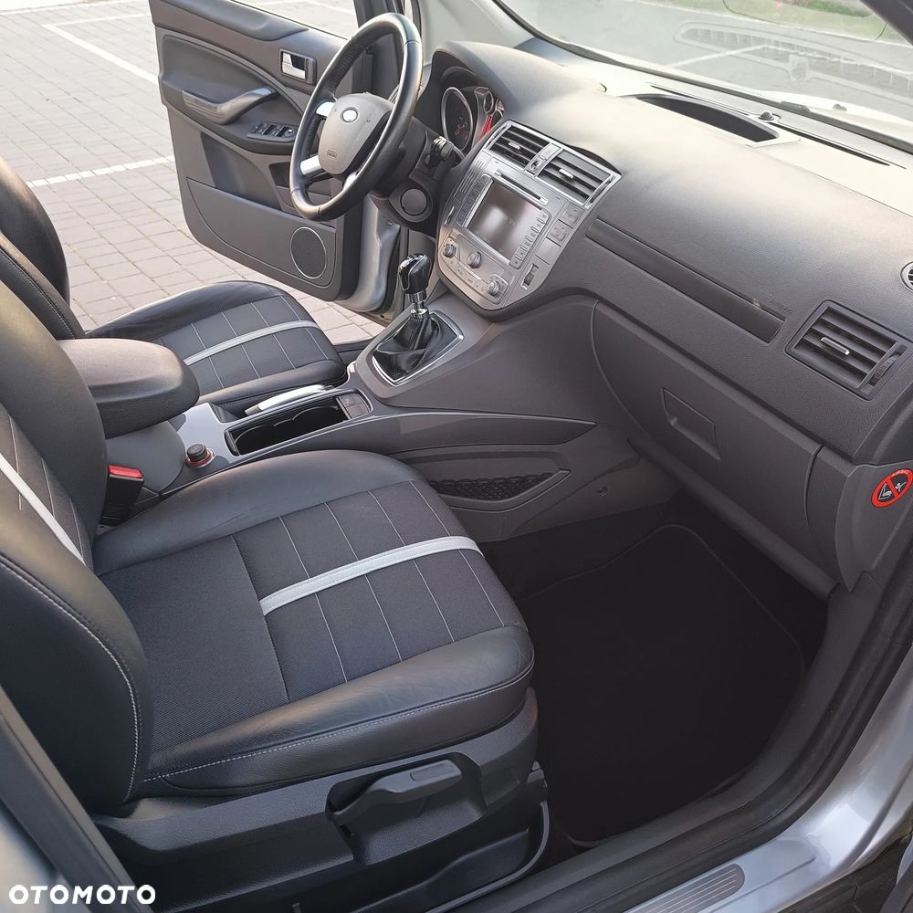 Ford Kuga 2.0 TDCi 2x4 Titanium - 24
