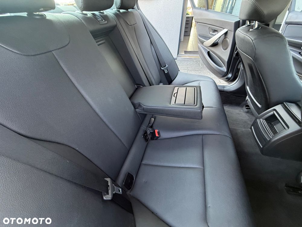 BMW Seria 3 318d Luxury Line - 23