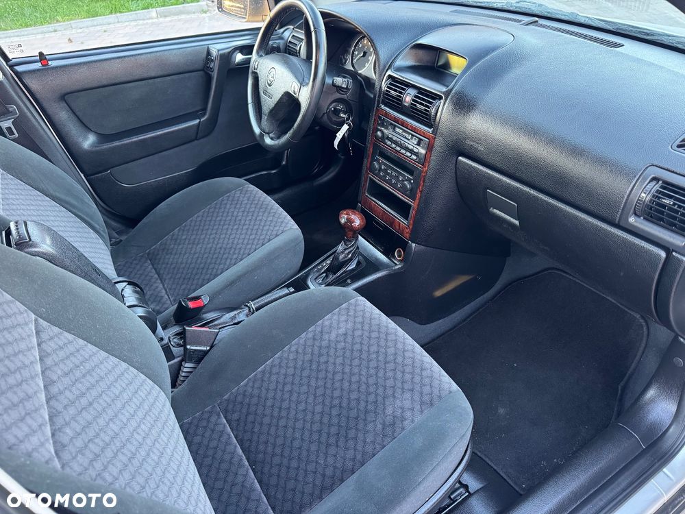 Opel Astra 1.6 Elegance Easytronic - 9