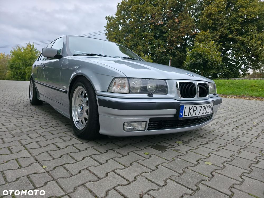 BMW Seria 3 320i - 12