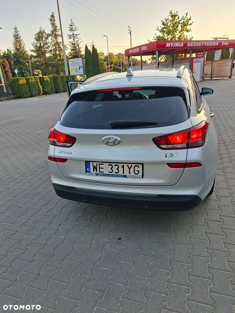 Hyundai i30 1.6 D Classic + - 9