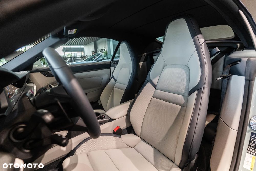 Porsche 911 Carrera 4S - 16