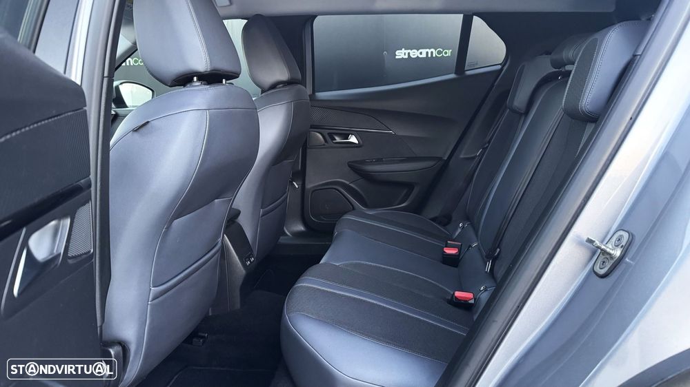 Peugeot 2008 1.2 PureTech Allure EAT8 - 26